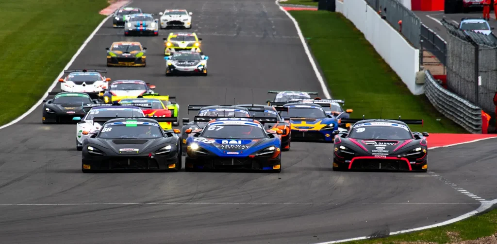 Battles at Donington: Orange & Smith Shine in GT Cup Opener