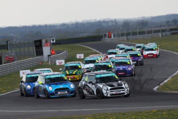Thrilling Start to the 2025 MINI CHALLENGE Trophy Season at Snetterton
